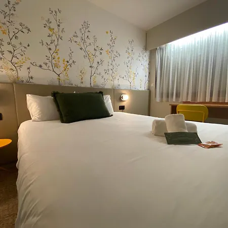 The Originals City, Le Patio Hotel, Cholet Nord 3*