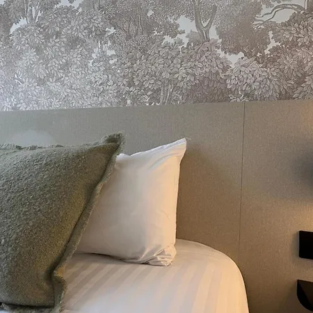 The Originals City, Le Patio Hotel, Cholet Nord فندق 3*