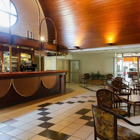 The Originals City, Le Patio Hotel, Cholet Nord 3*