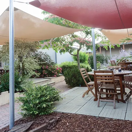 Hotel The Originals City, Logis D'elbee, Cholet Nord