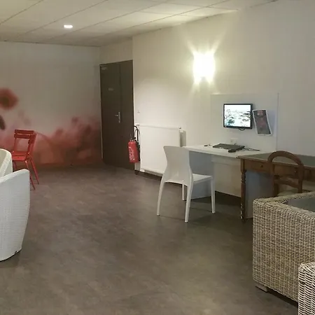 The Originals City, Le Patio Hotel, Cholet Nord فندق 3*