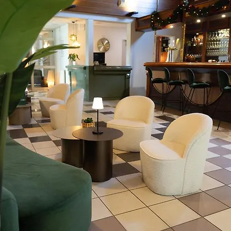 The Originals City, Le Patio Hotel, Cholet Nord فندق 3*