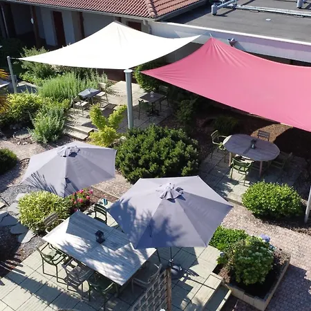 The Originals City, Le Patio Hotel, Cholet Nord فندق 3*