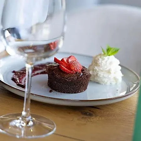 The Originals City, Le Patio Hotel, Cholet Nord فندق بوبرو-أن-موج