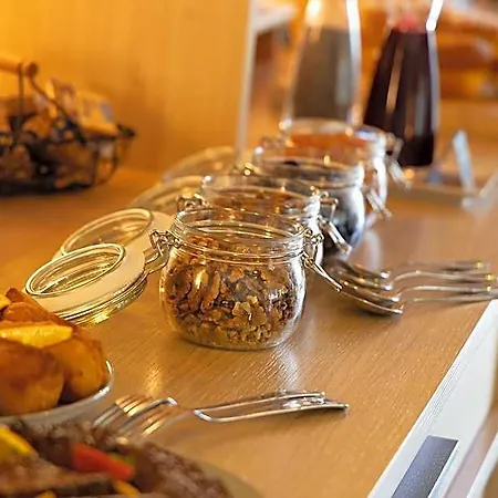 The Originals City, Le Patio Hotel, Cholet Nord فندق
