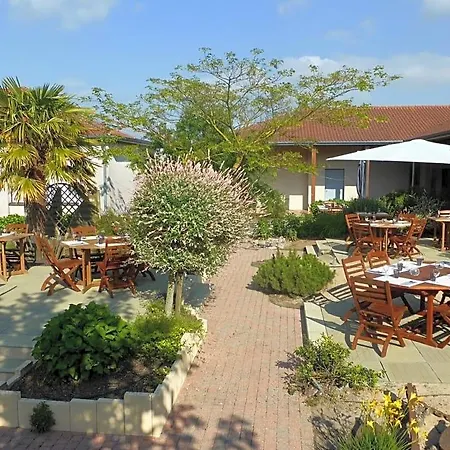 The Originals City, Le Patio Hotel, Cholet Nord فندق 3*