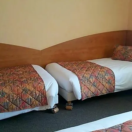 The Originals City, Le Patio Hotel, Cholet Nord 호텔 3*