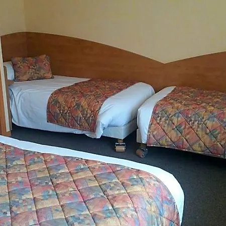 The Originals City, Le Patio Hotel, Cholet Nord 호텔 3*