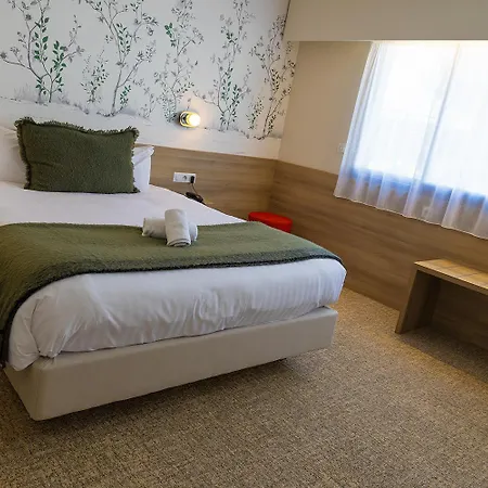 The Originals City, Le Patio Hotel, Cholet Nord