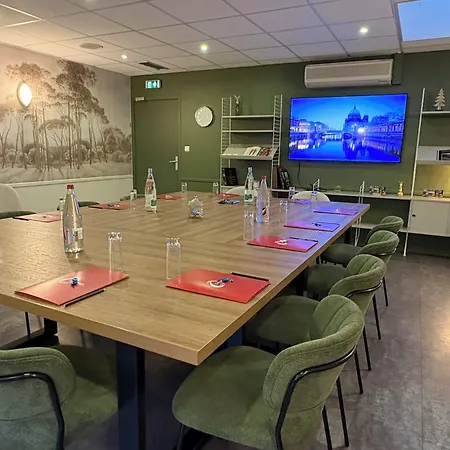 The Originals City, Le Patio Hotel, Cholet Nord 3* Beaupréau-en-Mauges