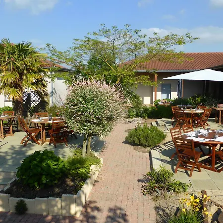 Hotel The Originals City, Logis D'elbee, Cholet Nord 3*